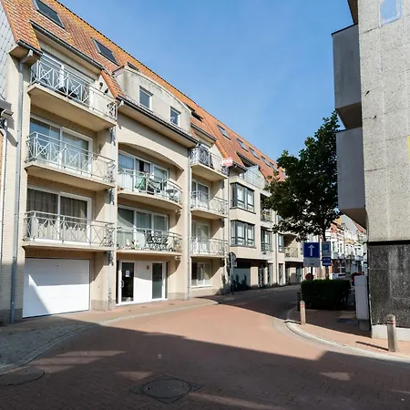 Duinenbries With Balcony By Interhome Apartamento Bredene